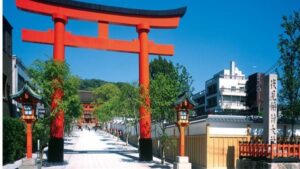 伏見稲荷大社 （ふしみいなりたいしゃ）【商売繁盛・金運】